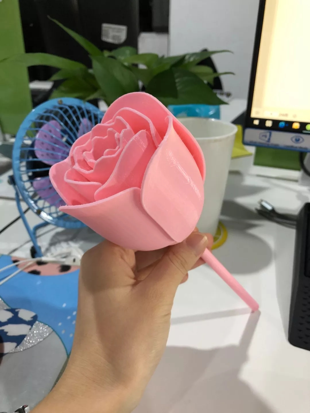 两个3D打印机模型用胶水粘起来